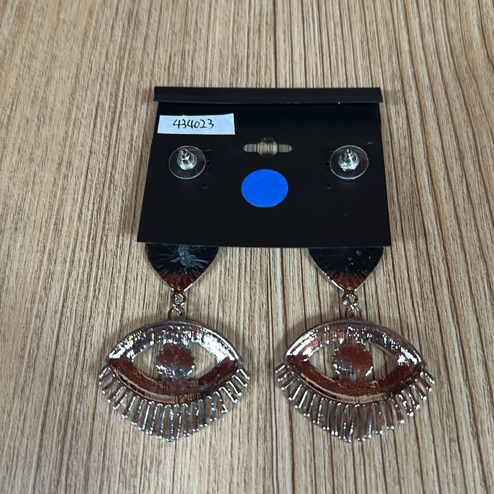 NoirJewelry  Statement Earrings - Picture 4 of 8